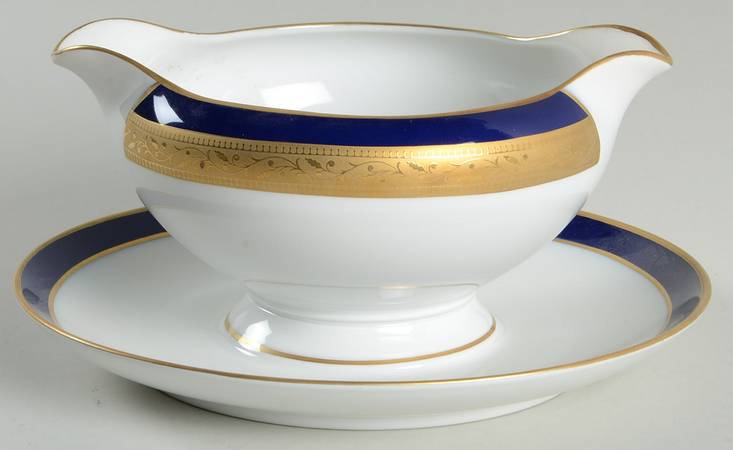 TIR643 Gravy Boat with Attached Underplate