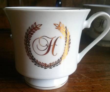 TIE84 Footed Cup