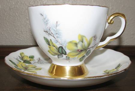 TUS187 Footed Cup & Saucer Set