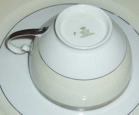 THU496 Footed Cup