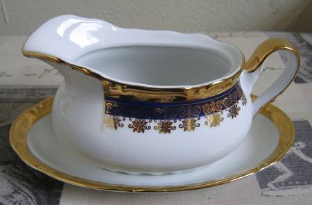 THU498 Gravy Boat & Underplate