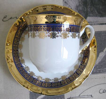 THU498 Footed Cup & Saucer Set