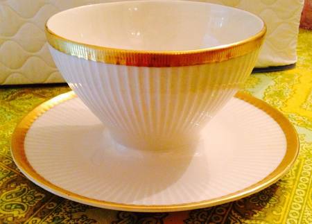 06255 Gravy Boat with Attached Underplate