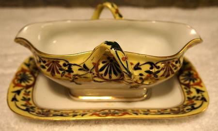 TRV826 Gravy Boat with Attached Underplate