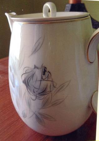 THO585 Teapot & Lid