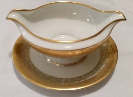 THO586 Gravy Boat with Attached Underplate