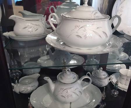 THU524 Tureen &  Lid