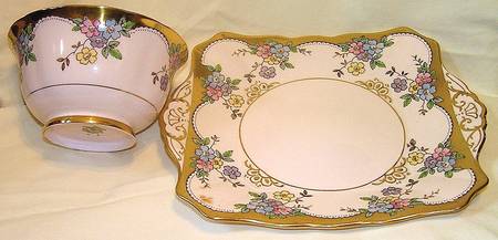 8705h Square Handled Cake Plate
