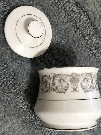 Elegante Sugar Bowl & Lid