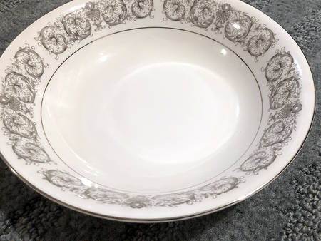 Elegante 9" Round Vegetable Bowl