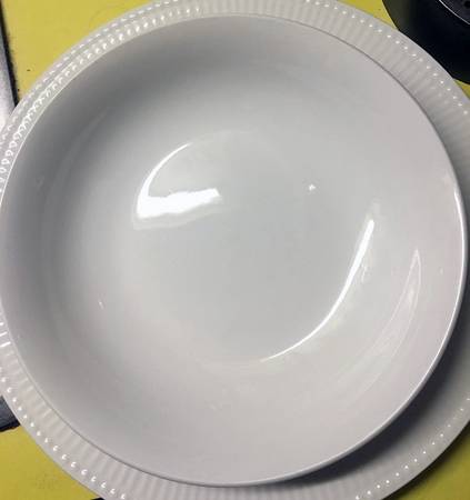 Alexandria 9" Round Vegetable Bowl
