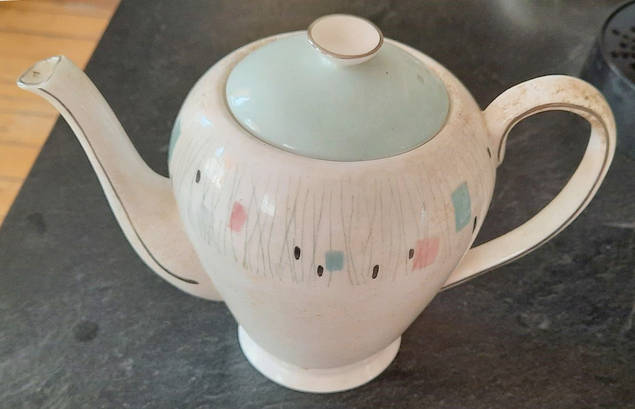 F536 Teapot & Lid