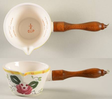 Early Provincial 1/2 Cup Measuring Cup with Spout