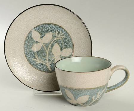 Medallion Flat Cup & Saucer Set