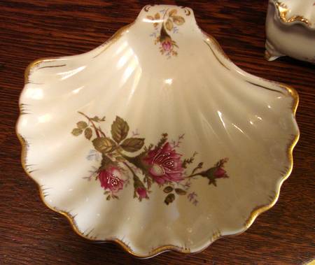 Old Rose Shell Shaped Dish