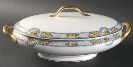 Lyons Oval Covered Vegetable