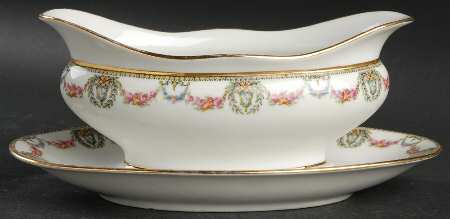 UNC19 Gravy Boat with Attached Underplate
