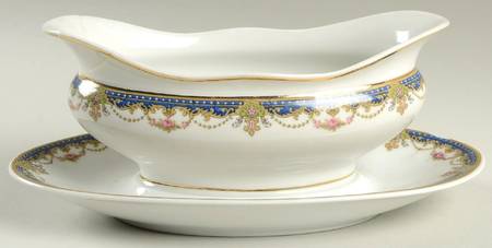 UNC20 Gravy Boat with Attached Underplate by Union Ceramique