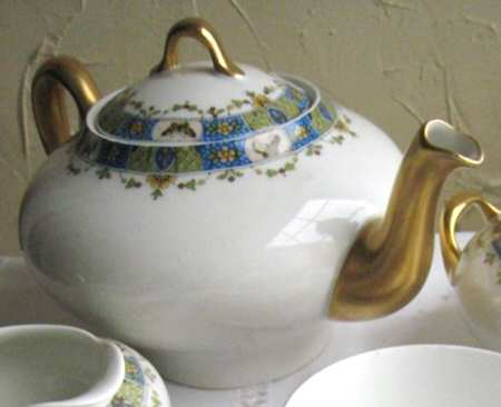 UNC24 Teapot & Lid