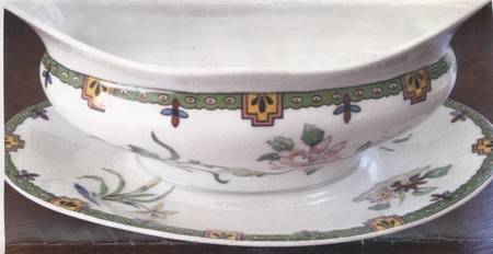 UNC32 Gravy Boat with Attached Underplate