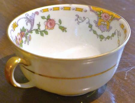 UNC40 Footed Cup