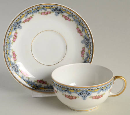UNC8 Flat Cup & Saucer Set