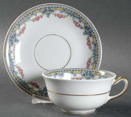 UNC8 Flat Cup & Saucer Set