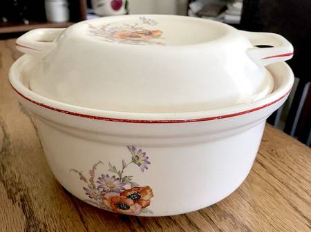 Poppy 1.5 Qt Round Covered Casserole