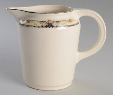 UNI4 32 Oz Pitcher