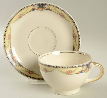 UNI5 Flat Cup & Saucer Set