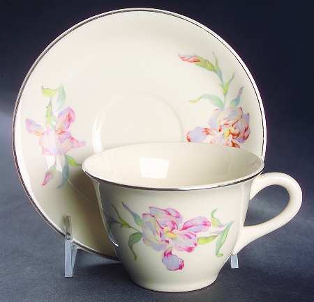 Iris Flat Cup & Saucer Set