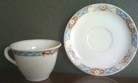UNI84 Flat Cup & Saucer Set
