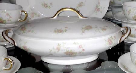 UNC89 Oval Covered Vegetable