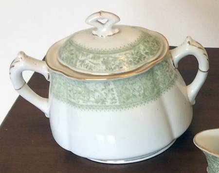 1099 Green Sugar Bowl & Lid