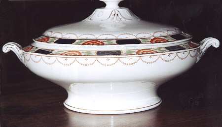 Argyle Round Covered Vegetable