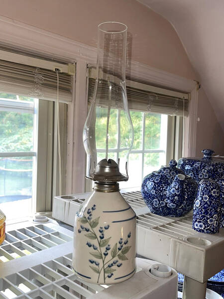 UNW1 Oil Lamp & Globe