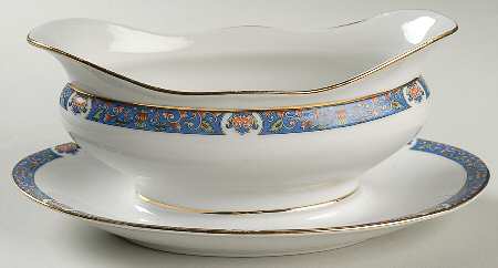 UNC4 Gravy Boat with Attached Underplate