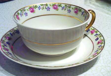 UNC140 Footed Cup & Saucer Set
