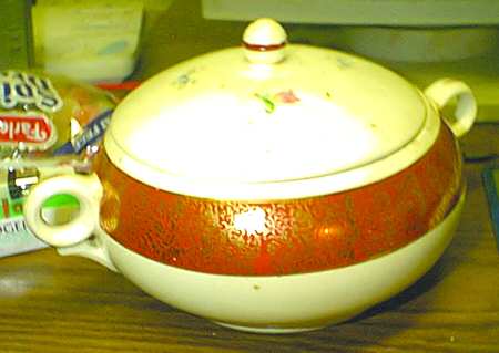 Royal Dresden Maroon Round Covered Vegetable