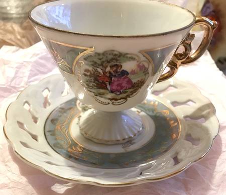 8762 Footed Cup & Saucer Set