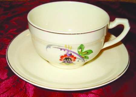 USA149 Flat Cup & Saucer Set