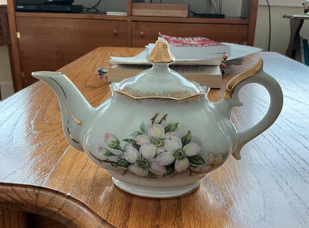 Dogwood Teapot & Lid