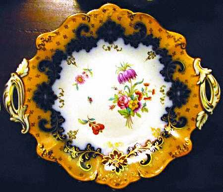 8437 Handled Cake Plate