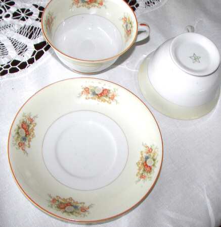 UC394 Footed Cup & Saucer Set