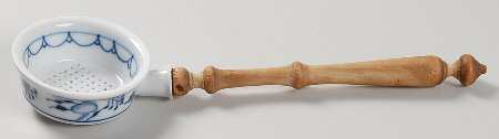 Blue Onion Small Strainer & Wood Handle