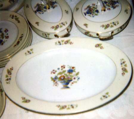 UNC186 16" Oval Serving Platter