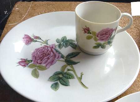 Les Roses by Unknown Manufacturer