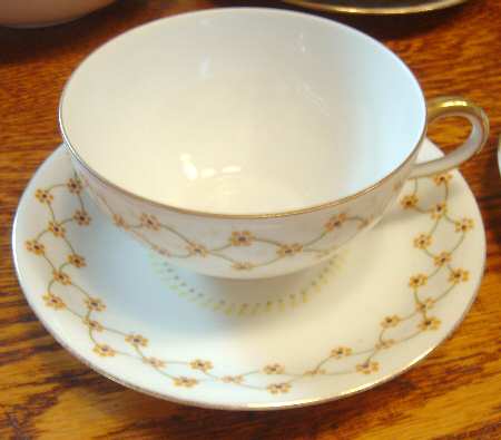 Unc190 Flat Cup & Saucer Set