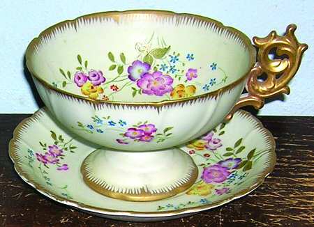 G616 Footed Cup & Saucer Set