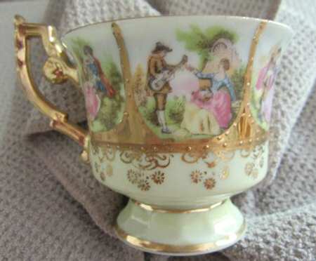 7551 Footed Cup